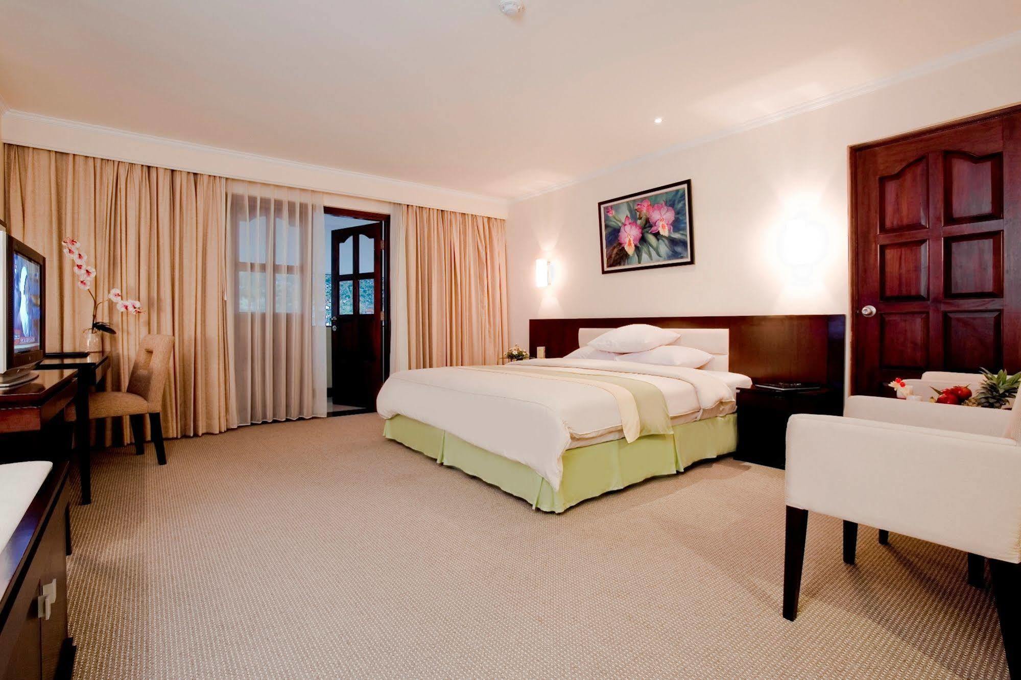 Grand Legi Hotel Mataram Exterior foto