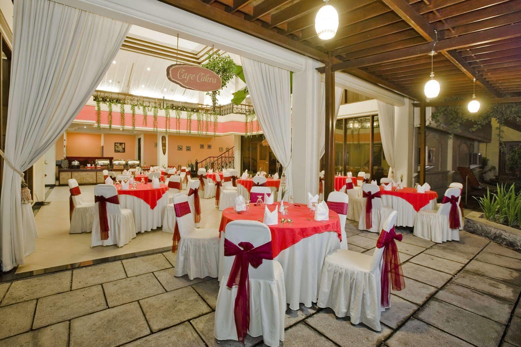 Grand Legi Hotel Mataram Exterior foto