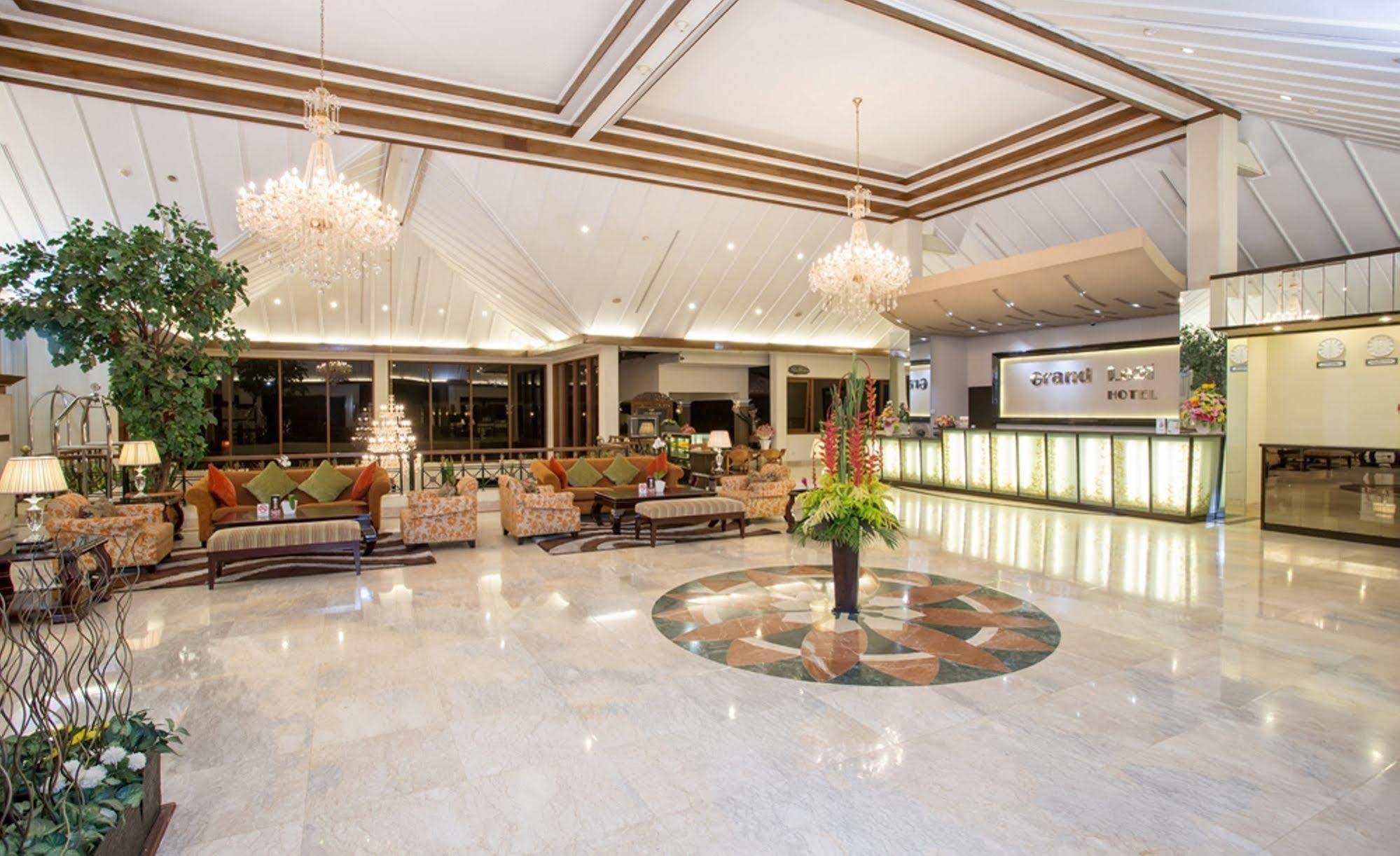 Grand Legi Hotel Mataram Exterior foto